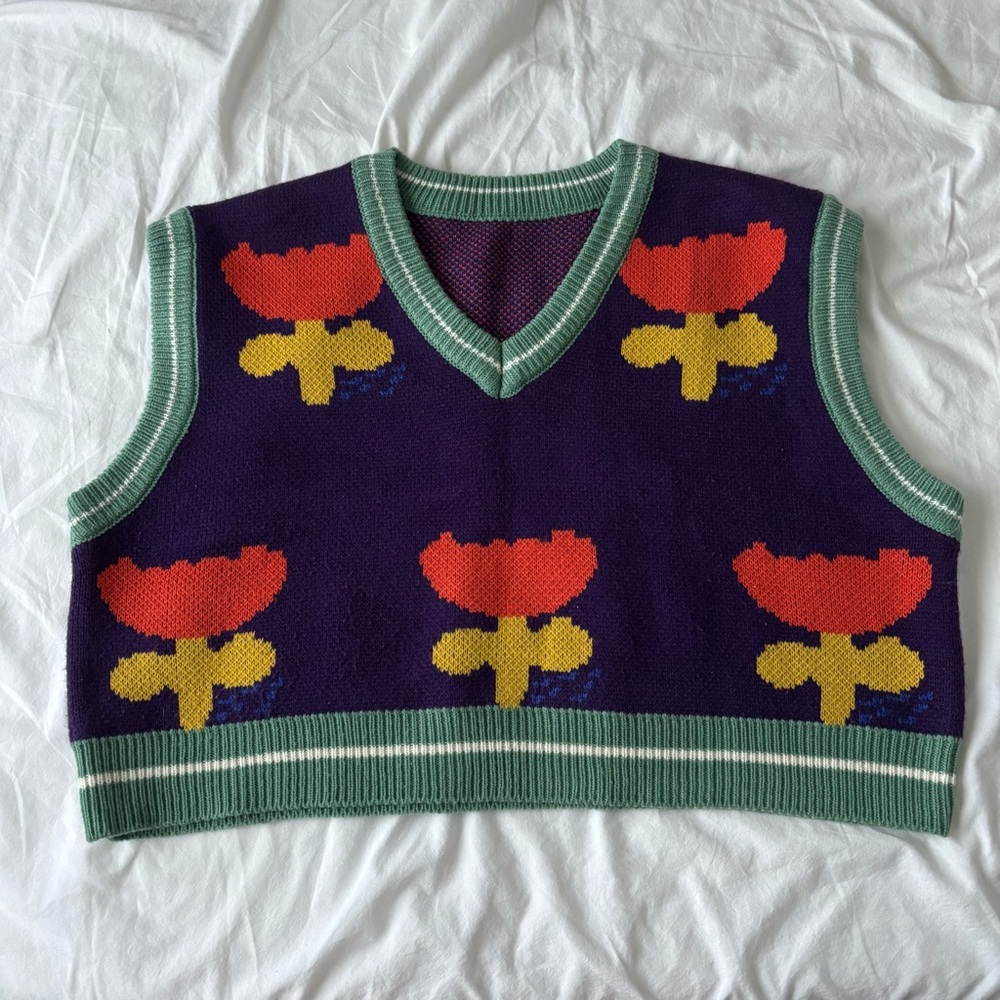 V-Neck Cropped Floral Knit Sweater Vest - Purple/Green